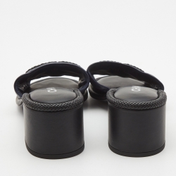 مملوكة مسبقًا Chanel Dark Blue Leather Woven CC Slide Sandals Size 40