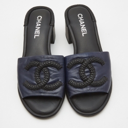 مملوكة مسبقًا Chanel Dark Blue Leather Woven CC Slide Sandals Size 40