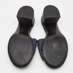 مملوك ة مسبقًا Chanel Dark Blue Leather Woven CC Slide Sandals Size 40