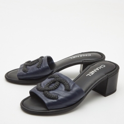 مملوكة مسبقًا Chanel Dark Blue Leather Woven CC Slide Sandals Size 40