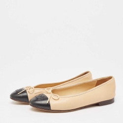 Pre Owned Chanel Beige/Black Leather Bow CC Cap Toe Ballet Flats Size 36.5