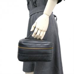 مملوكة مسبقًا Chanel Black Calfskin Vanity Bag