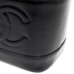 مملوكة مسبقًا Chanel Black Patent Leather Vanity Bag