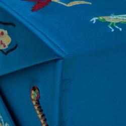 Pre Owned حقيبة كلتش شارلوت أوليمبيا تيك مي أواي كريب ساتان أزرق مطرز