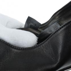 مملوكة مسبقًا Chloe Black Leather Studded Clutch