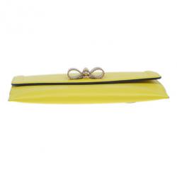 مملوكة مسبقًا Christian Louboutin Yellow Leather Sweet Charity Wallet