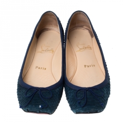 Pre Owned حذاء باليرينا فلات كريستيات لوبوتان روسيلا فيونكة جلد ثعبان أزرق مقاس 37