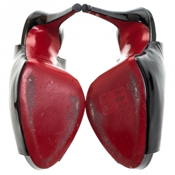 Pre Owned صندل كريستيان لوبوتان برايفت نومبير مقدمة مفتوحة فتحة كعب جلد لامع أسود مقاس 38.5