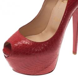 مملوكة مسبقًا Christian Louboutin Red Watersnake Highness Peep Toe Platform Pumps Size 37.5