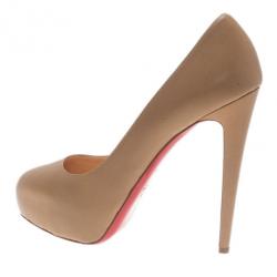 مملوكة مسبقًا حذاء كريستيان لوبوتان مس كليشي كعب مرتفع جلد بيج مقاس 39