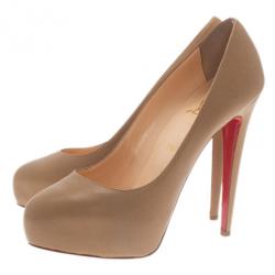 مملوكة مسبقًا حذاء كريستيان لوبوتان مس كليشي كعب مرتفع جلد بيج مقاس 39