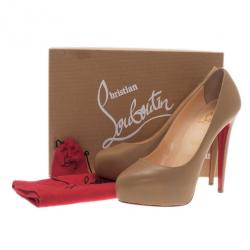 مملوكة مسبقًا حذاء كريستيان لوبوتان مس كليشي كعب مر تفع جلد بيج مقاس 39