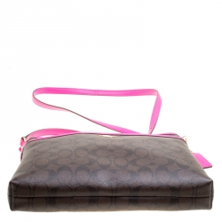 مملوكة مسبقًا Coach Brown/Fuchsia Signature Canvas and Leather Swingpack File Crossbody Bag 
