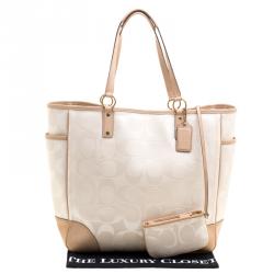 Pre Owned حقيبة يد كوتش سيتي كبيرة جلد وكانفاس مقوى بيج/ بيضاء
