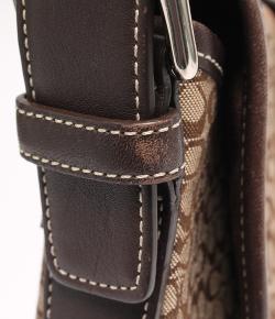 مملوكة مسبقًا حقيبة كتف كوتش جلد وكانفاس شهيرة بنية