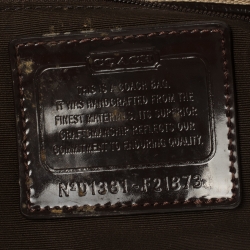 مملوكة مسبقًا حقيبة كوتش كونفيرتيبل مخططة كانفاس بالشعار وجلد لامع مخططة بنية/ بيج