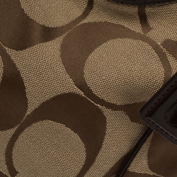 مملوكة مسبقًا حقيبة كوتش كونفيرتيبل مخططة كانفاس بالشعار وجلد لامع مخططة بنية/ بيج