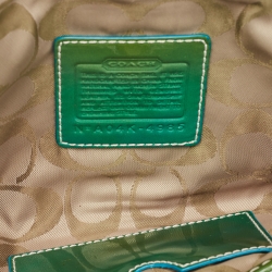 Pre Owned Coach Green/Beige Woven Raffia and Patent Leather Buckle Flap Wristlet Clutch