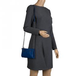 مملوكة مسبقًا حقيبة كروس كوتش ميكي جلد حُبيبي زرقاء