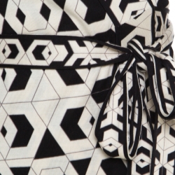 Pre Owned Diane von Furstenberg Monochrome Printed Silk Jersey Wrap Banded Julian Dress S