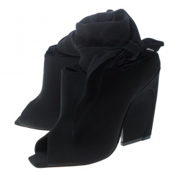 مملوكة مسبقًا بوت للكاحل ديور بروكلين جلد أسود ووردي فاتح بحزام للكاحل ومقدمة مفتوحة مقاس 39