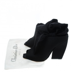 مملوكة مسبقًا بوت للكاحل ديور بروكلين جلد أسود ووردي فاتح بحزام للكاحل ومقدمة مفتوحة مقاس 39