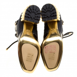 Pre Owned حذاء بوت كاحل ديور كعب عريض غلوريوس سكولبتد جلد مشقق وكانفاس أسود مقاس 35.5