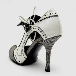 مملوكة مسبقًا Dior Patent Leather 'Spectator' Oxford Pumps Size 37