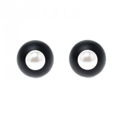 مملوكة مسبقًا Dior Mise En Tribales Black Resin Faux Pearl Stud Earrings
