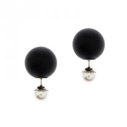 مملوكة مسبقًا Dior Mise En Tribales Black Resin Faux Pearl Stud Earrings