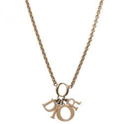 مملوكة مسبقًا قلادة ديور ذهبي بدلاية حروف وإيناميل بيج