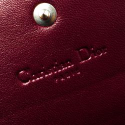 مملوكة مسبقًا Dior Brugundy Cannage Quilted Patent Leather Lady Dior Clutch