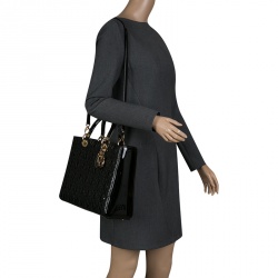 Pre Owned حقيبة ديور ليدي ديور جلد لامع سوداء كبيرة