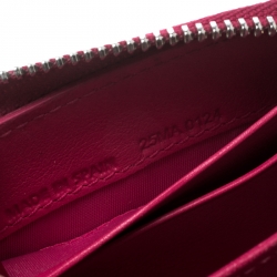 مملوكة مسبقًا محفظة عملات معدنية ديور توتي جلد لامعة كاناج وردية