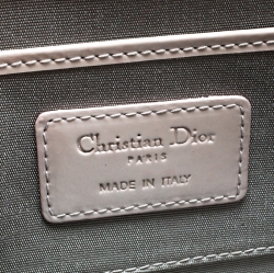 مملوكة مسبقًا حقيبة كلتش ديور ليدي ديور جلد لامعة مبطنة كاناج رمادية