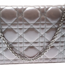 مملوكة مسبقًا حقيبة كلتش ديور ليدي ديور جلد لامعة مبطنة كاناج رمادية