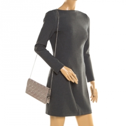 مملوكة مسبقًا حقيبة كلتش ديور ليدي ديور جلد لامعة مبطنة كاناج رمادية