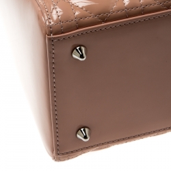 مملوكة مسبقًا حقيبة يد ديو ر ليدي ديور متوسطة جلد لامع بيج