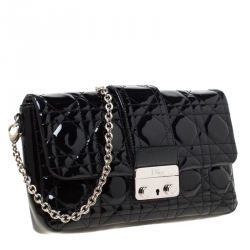 مملوكة مسبقًا Dior Black Patent Leather New Lock Chain Clutch Bag