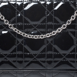 مملوكة مسبقًا Dior Black Patent Leather Chain Clutch