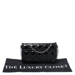 مملوكة مسبقًا Dior Black Patent Leather Chain Clutch