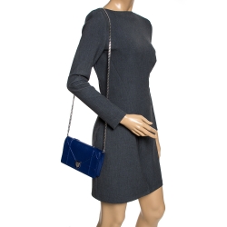 مملوكة مسبقًا محفظة بسلسلة ديور ديوراما مرصعة جلد آزرق