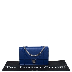 مملوكة مسبقًا محفظة بسلسلة ديور ديوراما مرصعة جلد آزرق