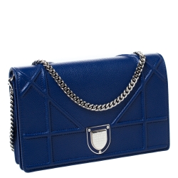 مملوكة مسبقًا محفظة بسلسلة ديور ديوراما مرصعة جلد آزرق