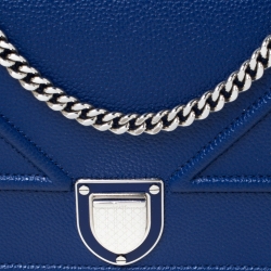 مملوكة مسبقًا محفظة بسلسلة ديور ديوراما مرصعة جلد آزرق