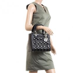 مملوكة مسبقًا Christian Dior Navy Blue Lady Dior Medium Patent Bag