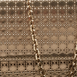 مملوكة مسبقًا محفظة بسلسلة ديور كرويزير جلد لامع ميكروكاناج ذهبي ميتاليك 