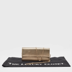 مملوكة مسبقًا محفظة بسلسلة ديور كرويزير جلد لامع ميكروكاناج ذهبي ميتاليك 