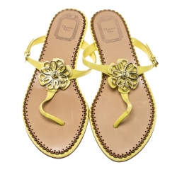 Pre Owned صندل بإصبع ديور تفاصيل زهور جلد لامع أصفر ليموني مقاس 38