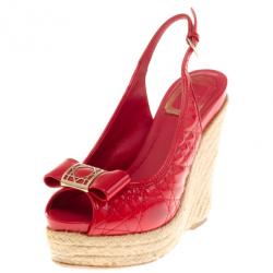 مملوكة مسبقًا Dior Coral Patent Cannage Espadrille Wedge Sandals Size 35.5